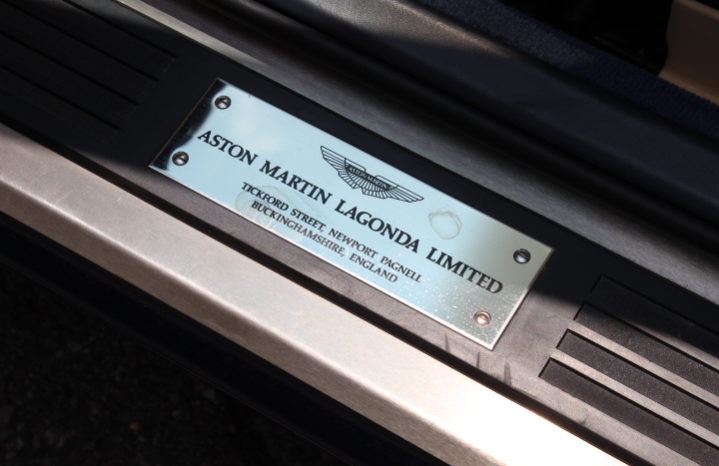 Aston Martin Vantage V550 full