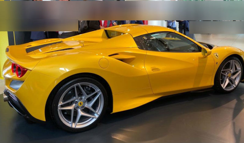 Ferrari F8 Spider full