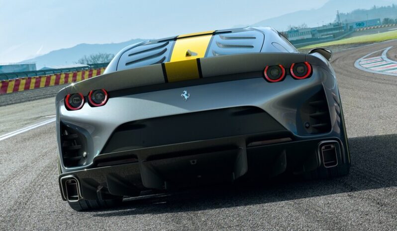 Ferrari 812 Competizione full