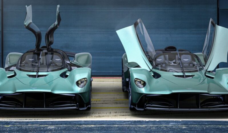 Aston Martin Valkyrie Spider full