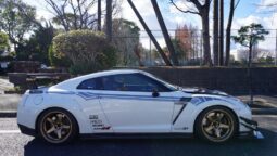 Nissan GT-R STD full