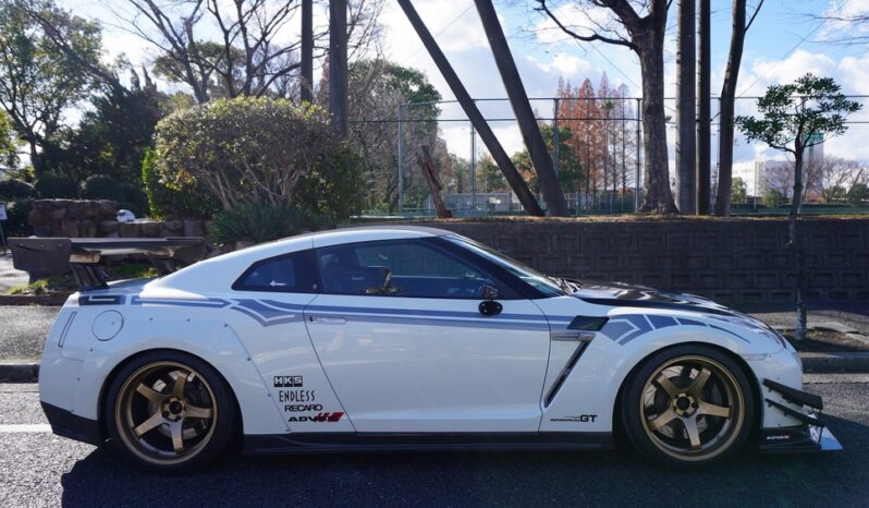 Nissan GT-R STD full