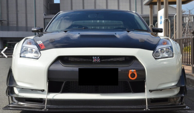 Nissan GT-R STD full