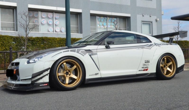 Nissan GT-R STD full