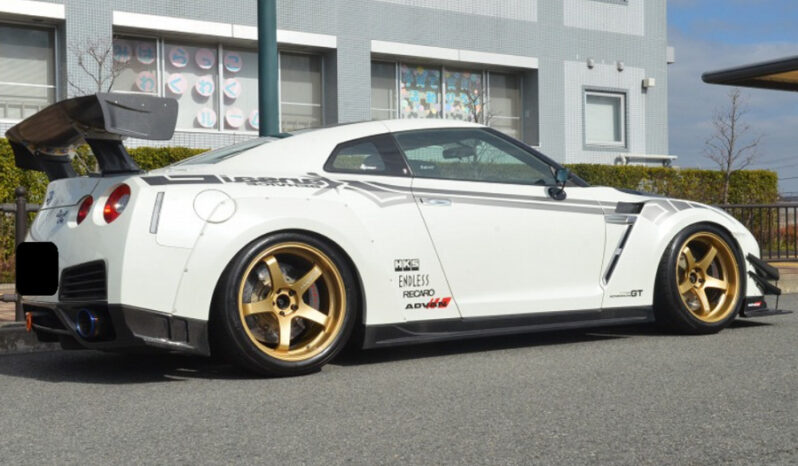 Nissan GT-R STD full