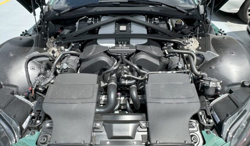 Aston Martin V12 Vantage Roadster full