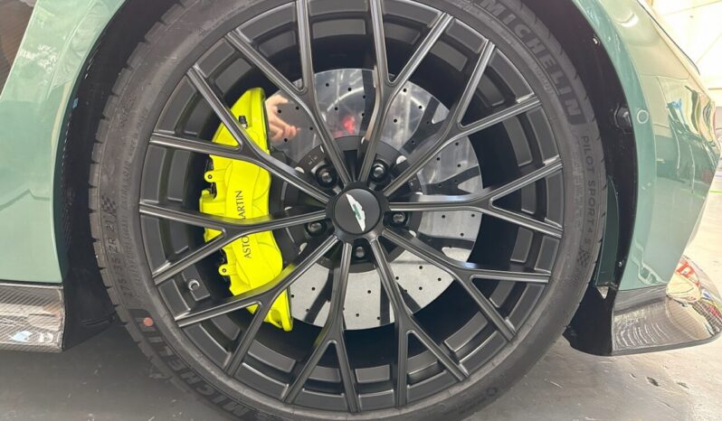 Aston Martin V12 Vantage Roadster full