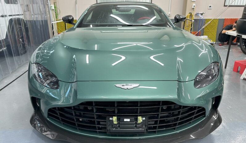 Aston Martin V12 Vantage Roadster full