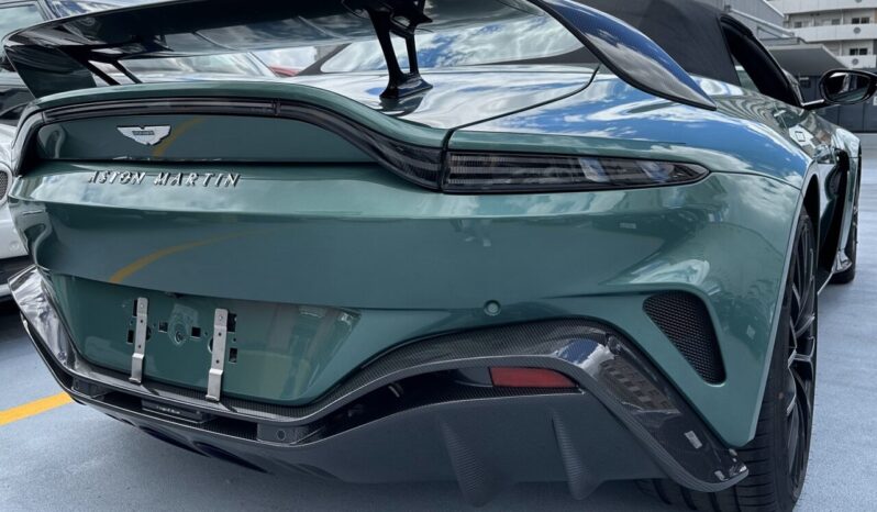 Aston Martin V12 Vantage Roadster full