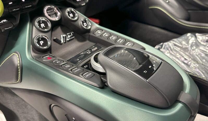 Aston Martin V12 Vantage Roadster full