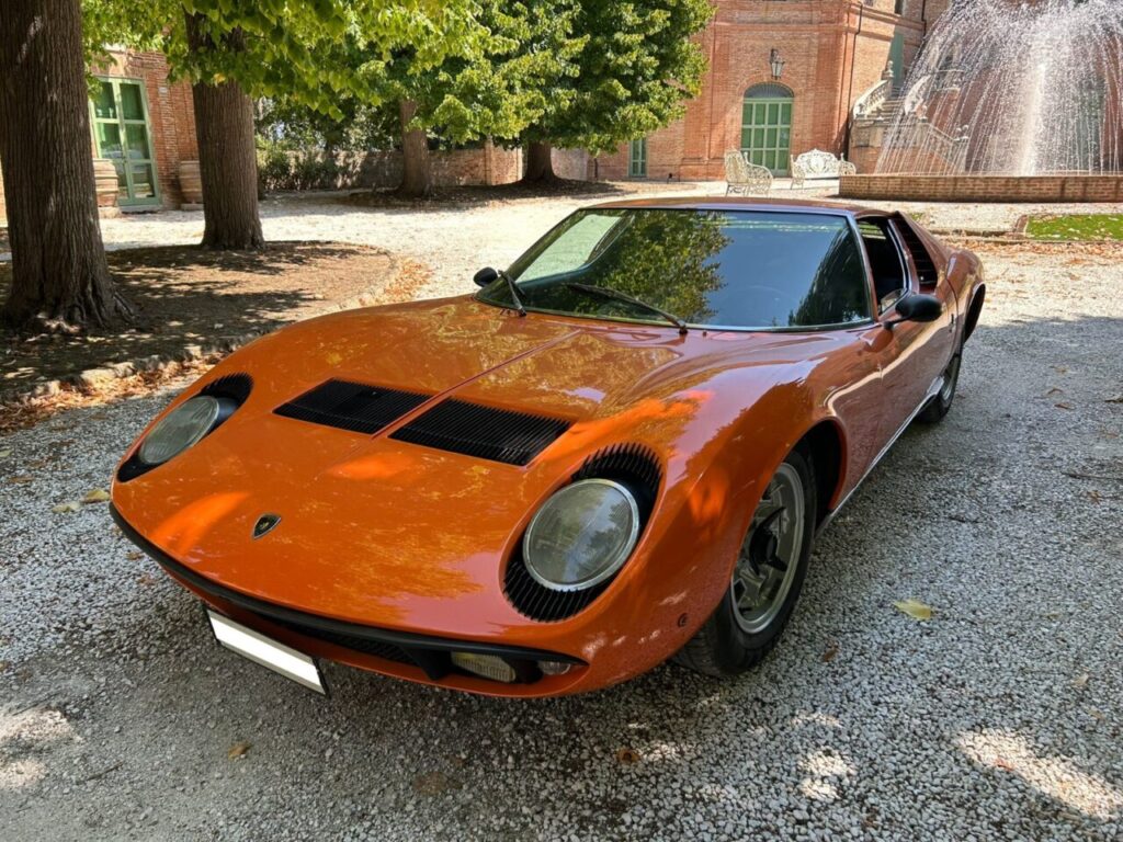 アイドロン ランボルギーニ ミウラ P400 S ランボルギーニ ミウラP400S』の1／8スケールモデルを作る分冊